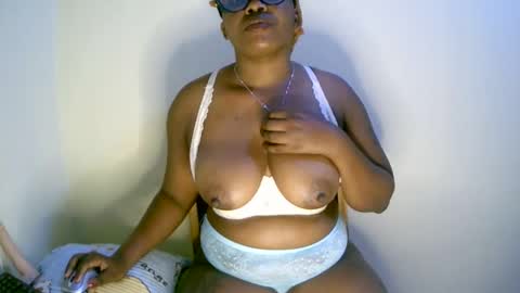 beautifulpeach2 online show from February 6, 3:37 am