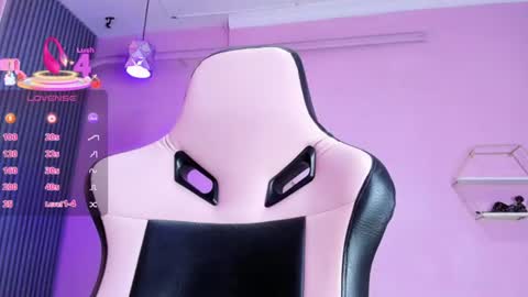 Snapshot of beautty_woman_ chatting on June 22, 10:23 am Sara online show from June 22, 10:23 am