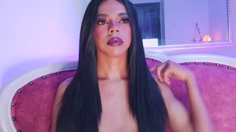 Snapshot of beauty_doll01 chatting on July 16, 2:12 pm Leydi online show from July 16, 2:12 pm