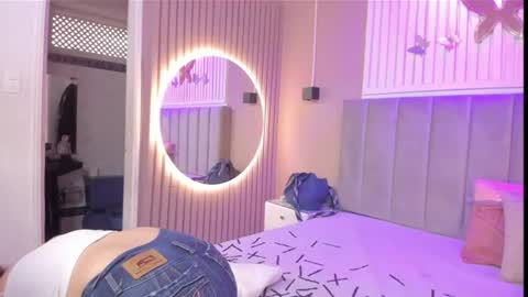 Snapshot of beauty_milf4 chatting on June 13, 3:43 pm Chantall online show from June 13, 3:43 pm