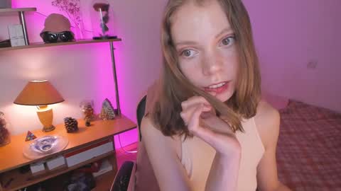 Snapshot of beautyeliise chatting on December 30, 9:37 am Eliise online show from December 30, 9:37 am