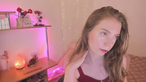 Snapshot of beautyeliise chatting on September 23, 9:01 am Eliise online show from September 23, 9:01 am