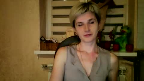 Snapshot of beautyksenia chatting on April 27, 7:23 pm BeautyKsenia online show from April 27, 7:23 pm