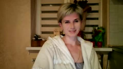 Snapshot of beautyksenia chatting on April 28, 8:03 pm BeautyKsenia online show from April 28, 8:03 pm