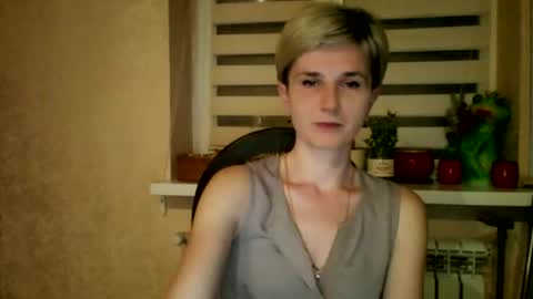 Snapshot of beautyksenia chatting on April 30, 7:42 pm BeautyKsenia online show from April 30, 7:42 pm
