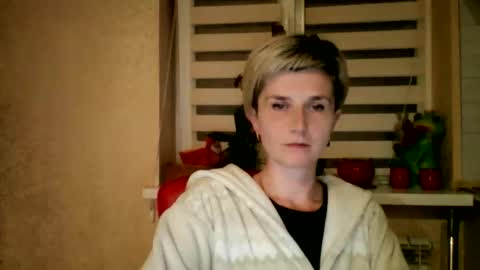 Snapshot of beautyksenia chatting on June 4, 7:31 pm BeautyKsenia online show from June 4, 7:31 pm