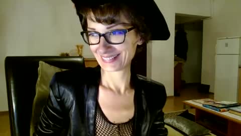 Snapshot of bebacksooon chatting on December 5, 4:12 pm Raluca online show from December 5, 4:12 pm