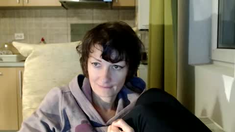 Snapshot of bebacksooon chatting on October 15, 7:25 pm Raluca online show from October 15, 7:25 pm