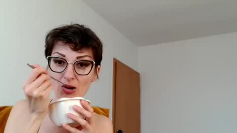 Raluca online show from March 14, 3:28 pm