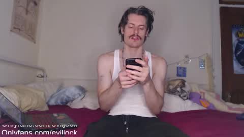 Snapshot of bebexxxdust chatting on December 8, 2:39 am bebe dust online show from December 8, 2:39 am