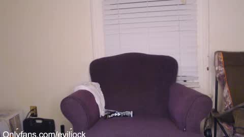 Snapshot of bebexxxdust chatting on December 19, 1:50 am bebe dust online show from December 19, 1:50 am