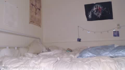 Snapshot of bebexxxdust chatting on February 12, 4:23 am bebe dust online show from February 12, 4:23 am