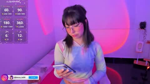 Snapshot of becca_be_ chatting on February 24, 3:37 am Becca is here online show from February 24, 3:37 am
