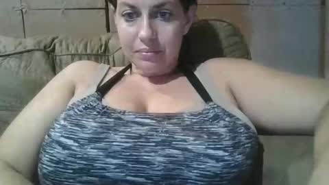 Snapshot of beccabee37 chatting on October 21, 11:16 pm beccabee37 online show from October 21, 11:16 pm