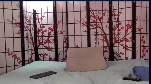 Snapshot of beccadelux chatting on February 19, 12:46 am BeccaDelux online show from February 19, 12:46 am