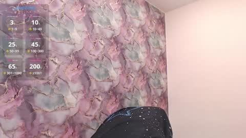 Snapshot of beccahert chatting on December 13, 11:02 am BeccaHert online show from December 13, 11:02 am