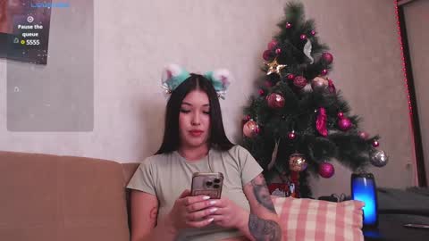 Snapshot of beccahert chatting on January 6, 1:53 am BeccaHert online show from January 6, 1:53 am