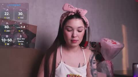 Snapshot of beccahert chatting on February 23, 2:18 am BeccaHert online show from February 23, 2:18 am