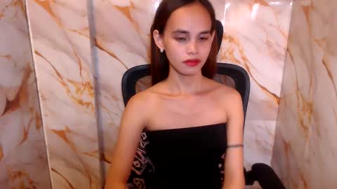 Snapshot of beccamiller22 chatting on May 15, 1:56 am becca online show from May 15, 1:56 am