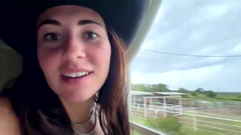 Snapshot of beccaraexoxo chatting on May 27, 12:29 am beccaraexoxo online show from May 27, 12:29 am