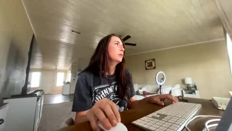 Snapshot of beccaraexoxo chatting on May 27, 9:45 pm beccaraexoxo online show from May 27, 9:45 pm
