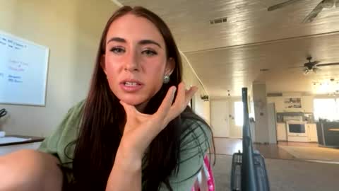 Snapshot of beccaraexoxo chatting on June 10, 11:57 pm beccaraexoxo online show from June 10, 11:57 pm