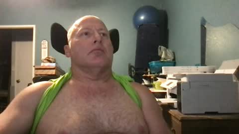 Snapshot of beckster040 chatting on June 12, 7:07 am beckster online show from June 12, 7:07 am
