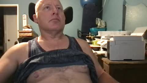 Snapshot of beckster040 chatting on June 16, 5:54 am beckster online show from June 16, 5:54 am