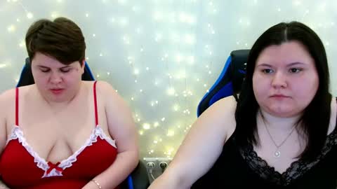 BeckyAndEllen online show from February 4, 11:20 pm
