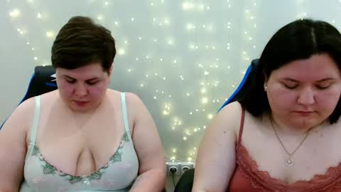 BeckyAndEllen online show from April 16, 11:55 am