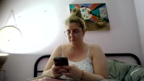 Snapshot of bedbandits chatting on October 6, 10:23 am Bedbandits69 online show from October 6, 10:23 am