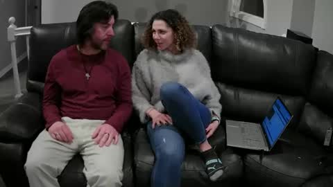 Bedroom king and queen online show from January 17, 2:29 am