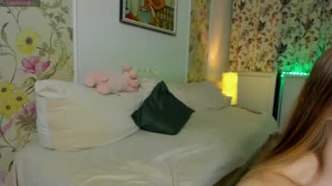 Snapshot of bedroomvhs chatting on May 11, 8:28 pm Alex Sophia online show from May 11, 8:28 pm