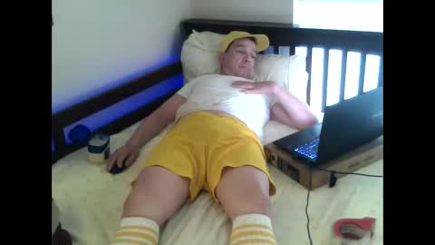 Snapshot of bedwetboy chatting on May 22, 10:59 pm Bedwetboys online show from May 22, 10:59 pm