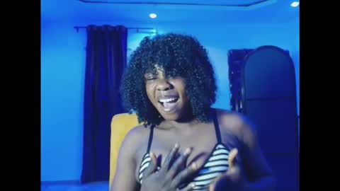 Snapshot of bee_baby1 chatting on November 6, 11:26 pm bee_baby1 online show from November 6, 11:26 pm