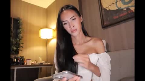 bee_thai online show from February 1, 5:11 pm