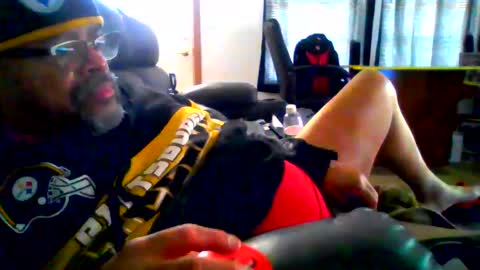 Snapshot of beef69dog chatting on May 11, 2:45 pm BEEF69DOG online show from May 11, 2:45 pm