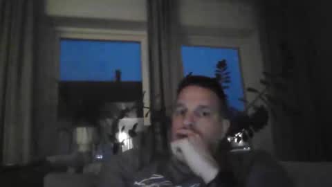 Snapshot of beejee88 chatting on February 27, 5:13 pm beejee88 online show from February 27, 5:13 pm