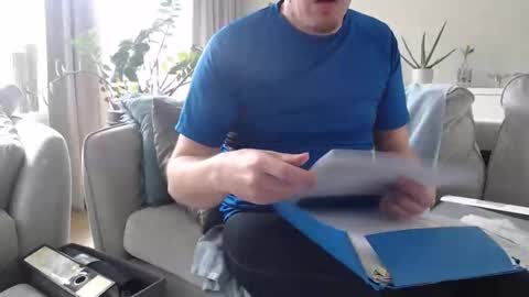 Snapshot of beejee88 chatting on April 12, 11:26 am beejee88 online show from April 12, 11:26 am