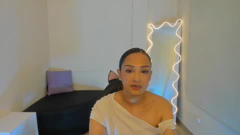 BELLA online show from September 10, 1:33 pm