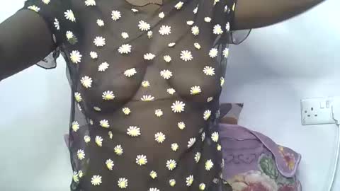 Snapshot of beeswee chatting on December 25, 5:47 pm beeswee online show from December 25, 5:47 pm