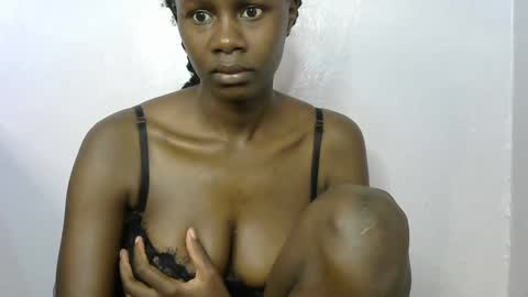 Snapshot of beeswee chatting on February 8, 7:04 am beeswee online show from February 8, 7:04 am