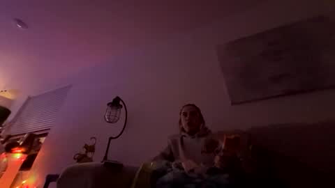 beezlyy online show from January 12, 7:02 am