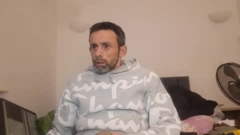 Snapshot of begbestuk chatting on November 28, 5:21 am begbestuk online show from November 28, 5:21 am