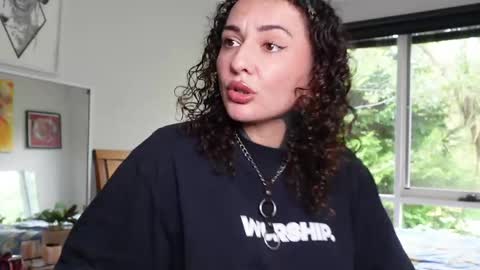 Snapshot of belen_osqura chatting on June 3, 1:08 am Alt Aussie online show from June 3, 1:08 am