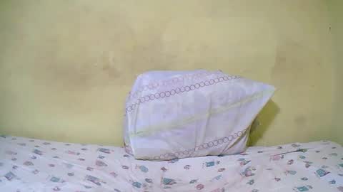 Snapshot of bella193999 chatting on December 8, 1:36 pm bella193999 online show from December 8, 1:36 pm