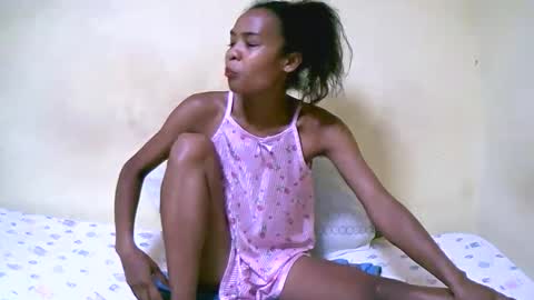 bella193999 online show from December 16, 3:22 pm