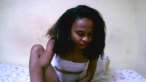 Snapshot of bella193999 chatting on December 17, 2:55 pm bella193999 online show from December 17, 2:55 pm