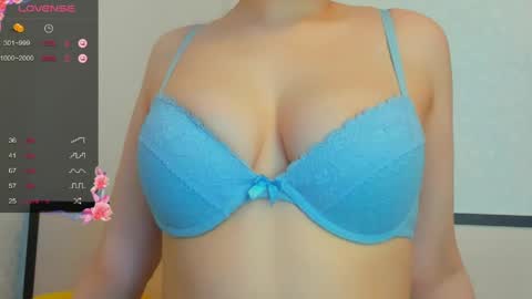 Snapshot of bella__ramsey chatting on April 10, 11:15 am Bella online show from April 10, 11:15 am