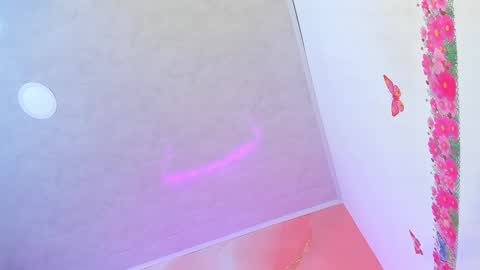 Snapshot of bella__sweets chatting on February 4, 10:24 pm Melanie online show from February 4, 10:24 pm